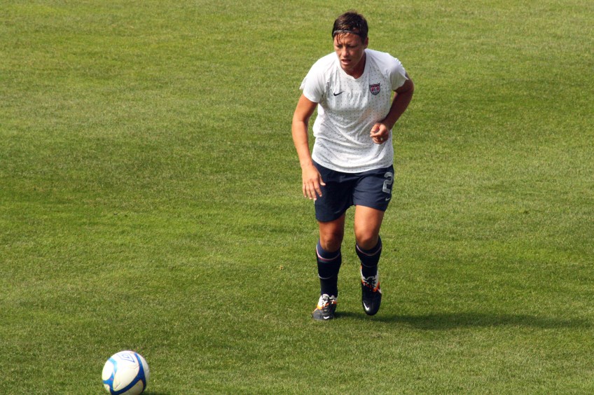 Abby Wambach värmer upp