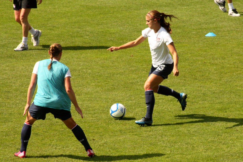 Alex Morgan värmer upp