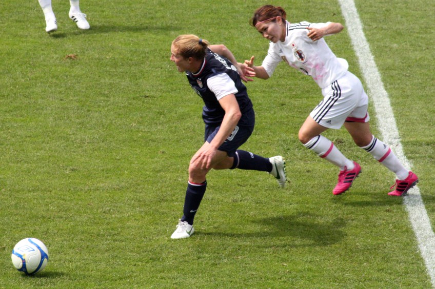 Rachel Buehler steget före Nahomi Kawasumi