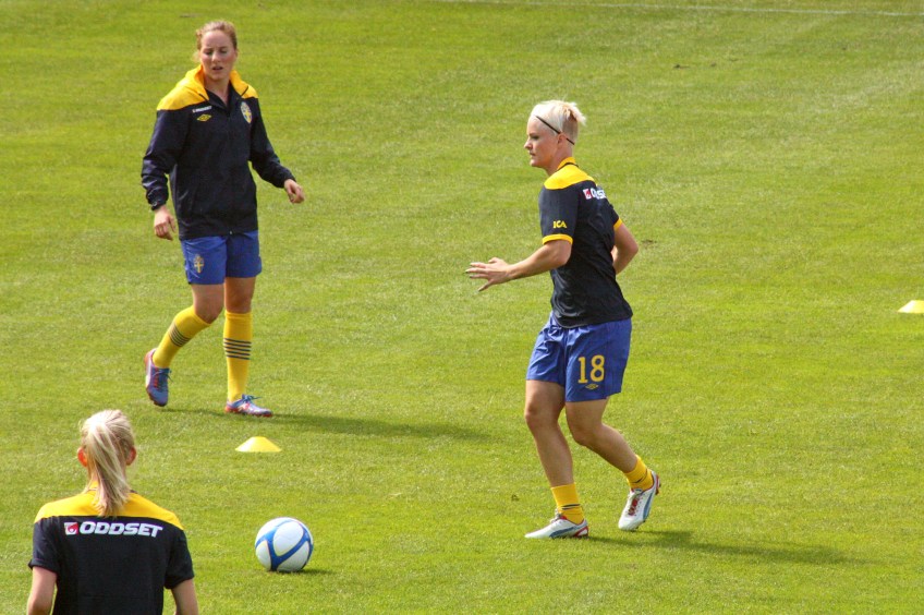 Nilla Fischer värmer upp