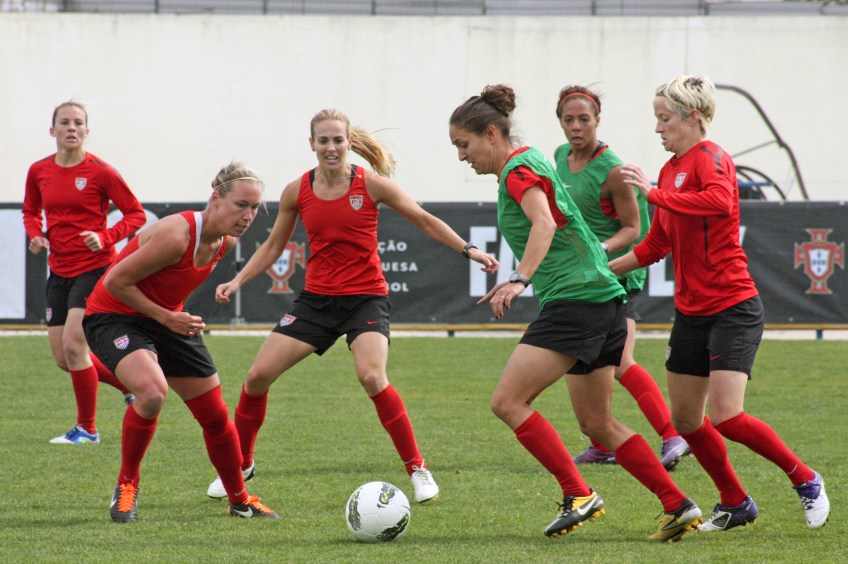 Stephanie Cox med bollen