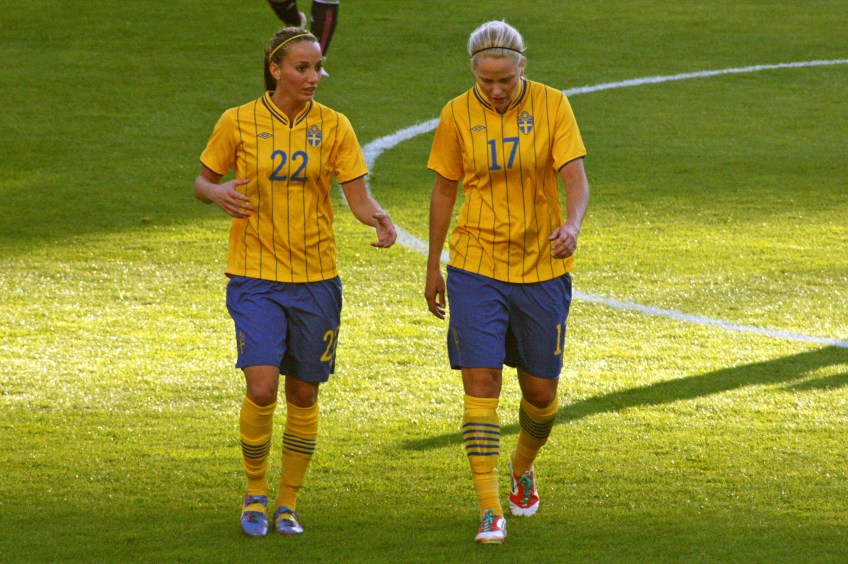 Kosovare Asllani och Lisa Dahlkvist