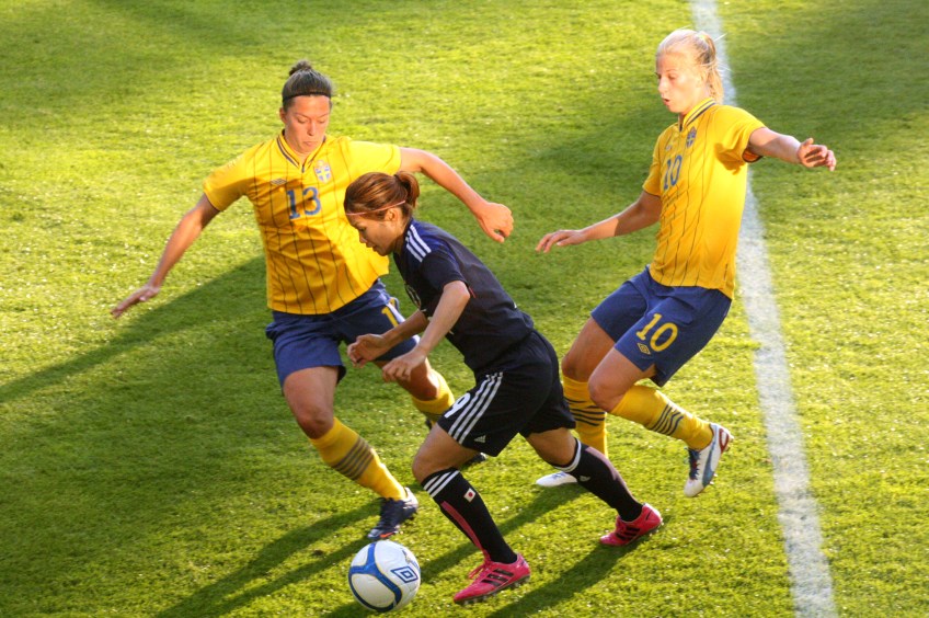 Nahomi Kawasumi utmanar Lina Nilsson och Sofia Jakobsson