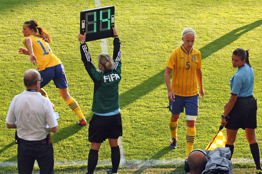 Byte: Caroline Seger ut, Johanna Almgren in.